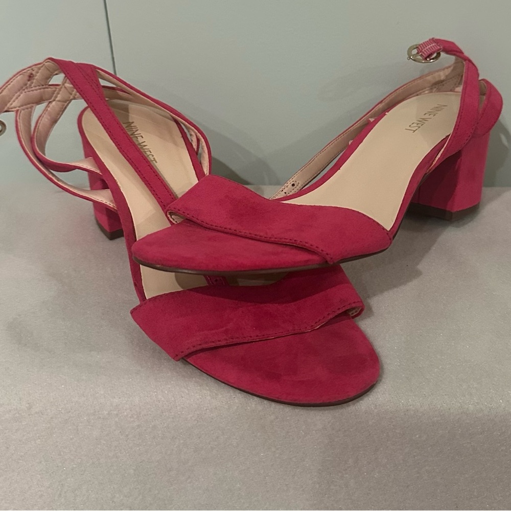 NINE WEST Size 7.5 Pink Open Toed Strappy Ankle Sleek Suede 2.5” Block Heels